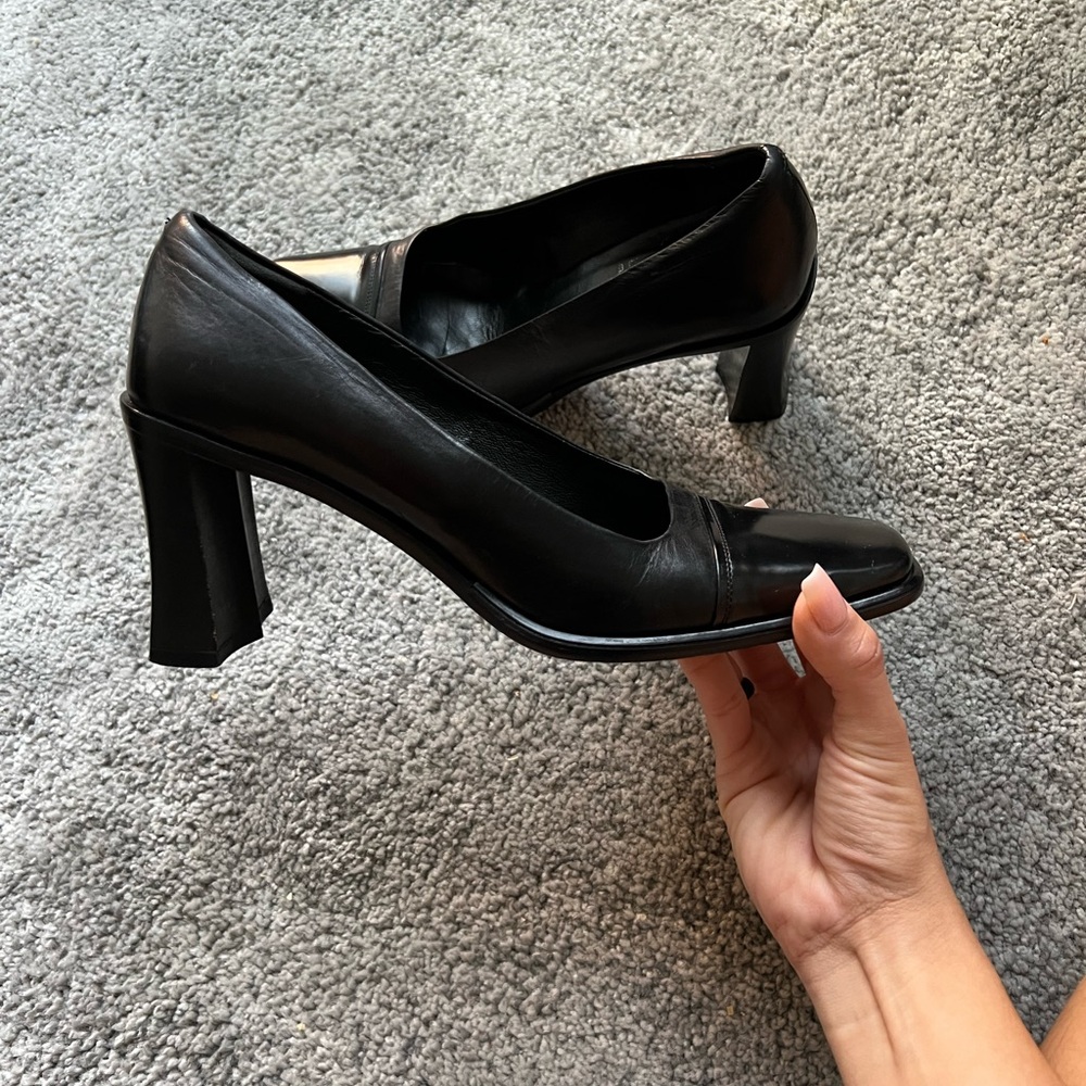 Black Leather pumps